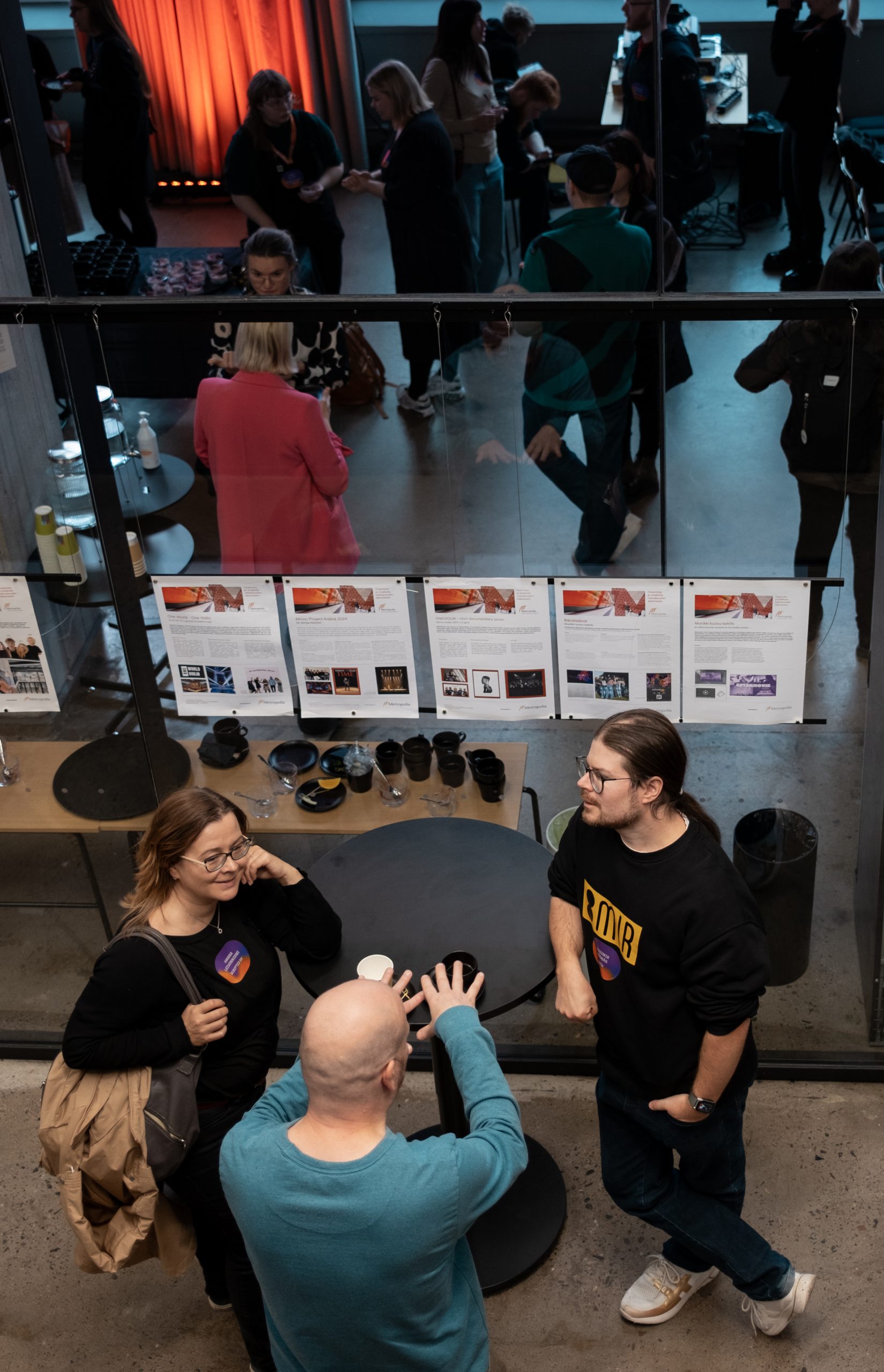 Tapahtumassa verkostoiduttiin ahkerasti. (Kuva: Lotta Lehtikevari)